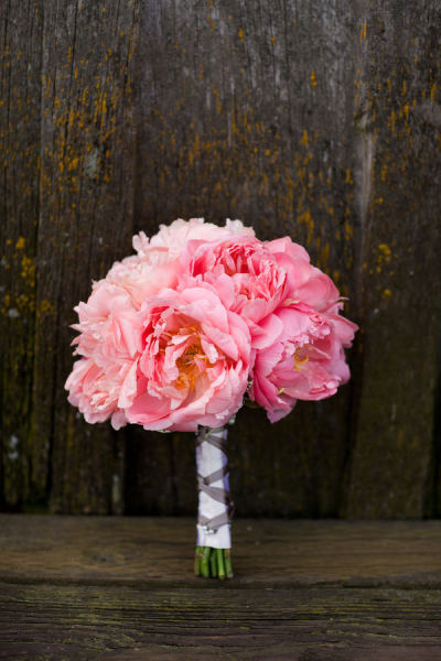 ramo de novia de peonias rosas